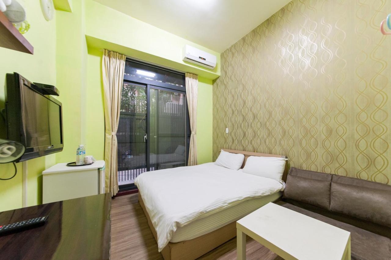 FengJia Qing Su Homestay Taichung Bagian luar foto