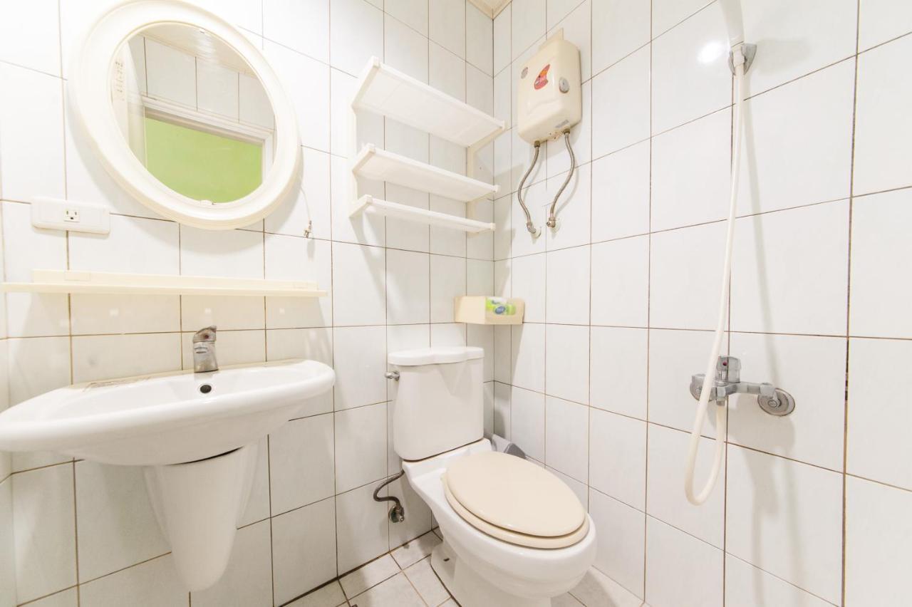 FengJia Qing Su Homestay Taichung Bagian luar foto